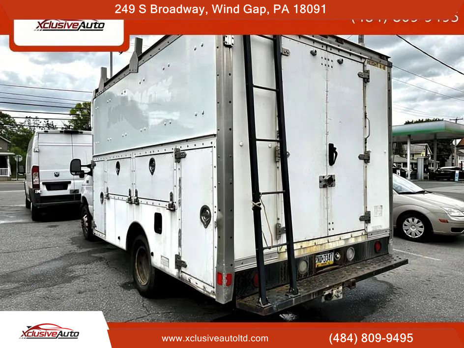 Used 2005 Ford E-350 and Econoline 350 Super Duty image 3