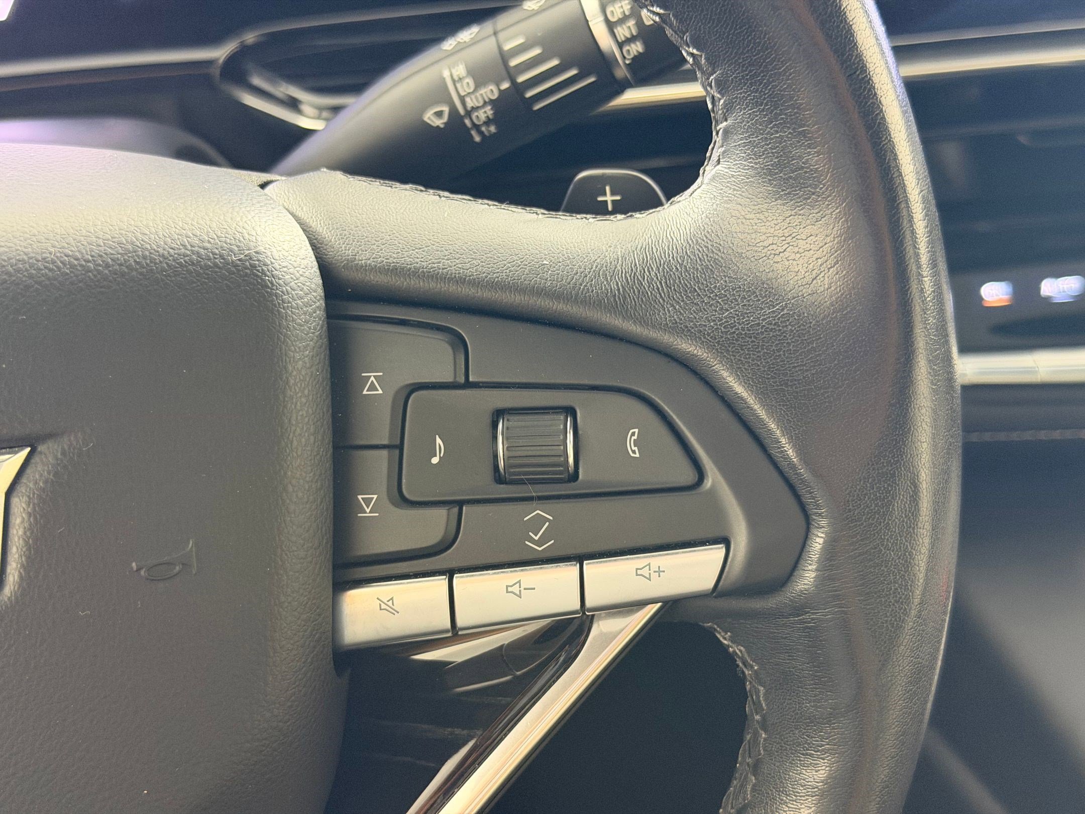 Used 2021 Cadillac Escalade Sport w/ Driver Assist Tech Package image 26