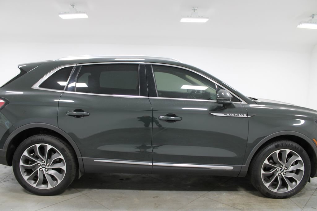 Used 2023 Lincoln Nautilus Reserve w/ Equipment Group 201A image 11