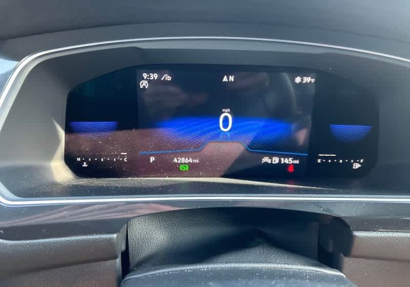 Used 2023 Volkswagen Tiguan SE R-Line image 9