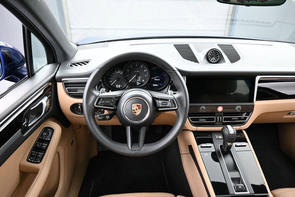 Certified 2025 Porsche Macan AWD/4WD image 17