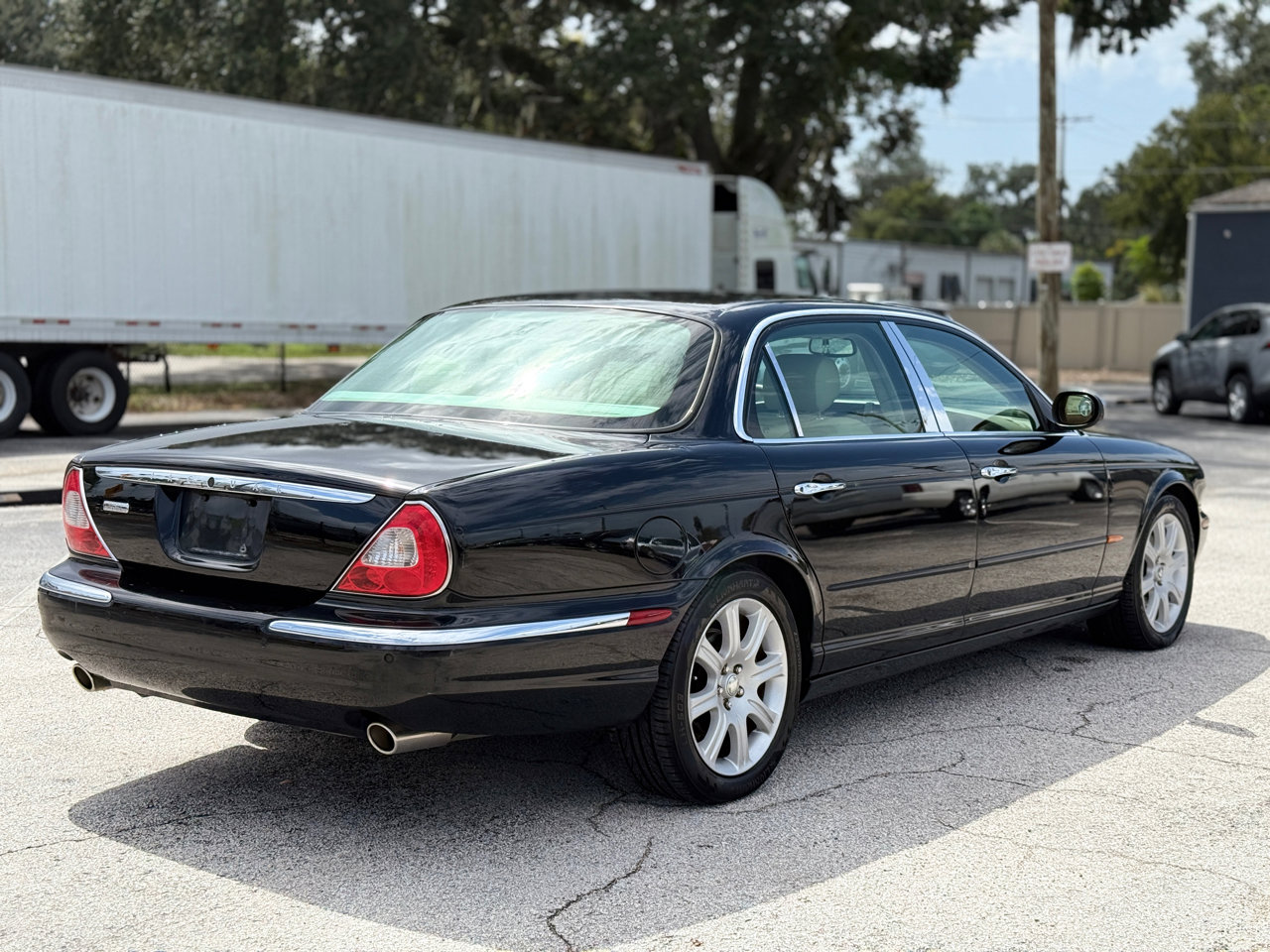 Used 2005 Jaguar XJ8 image 5