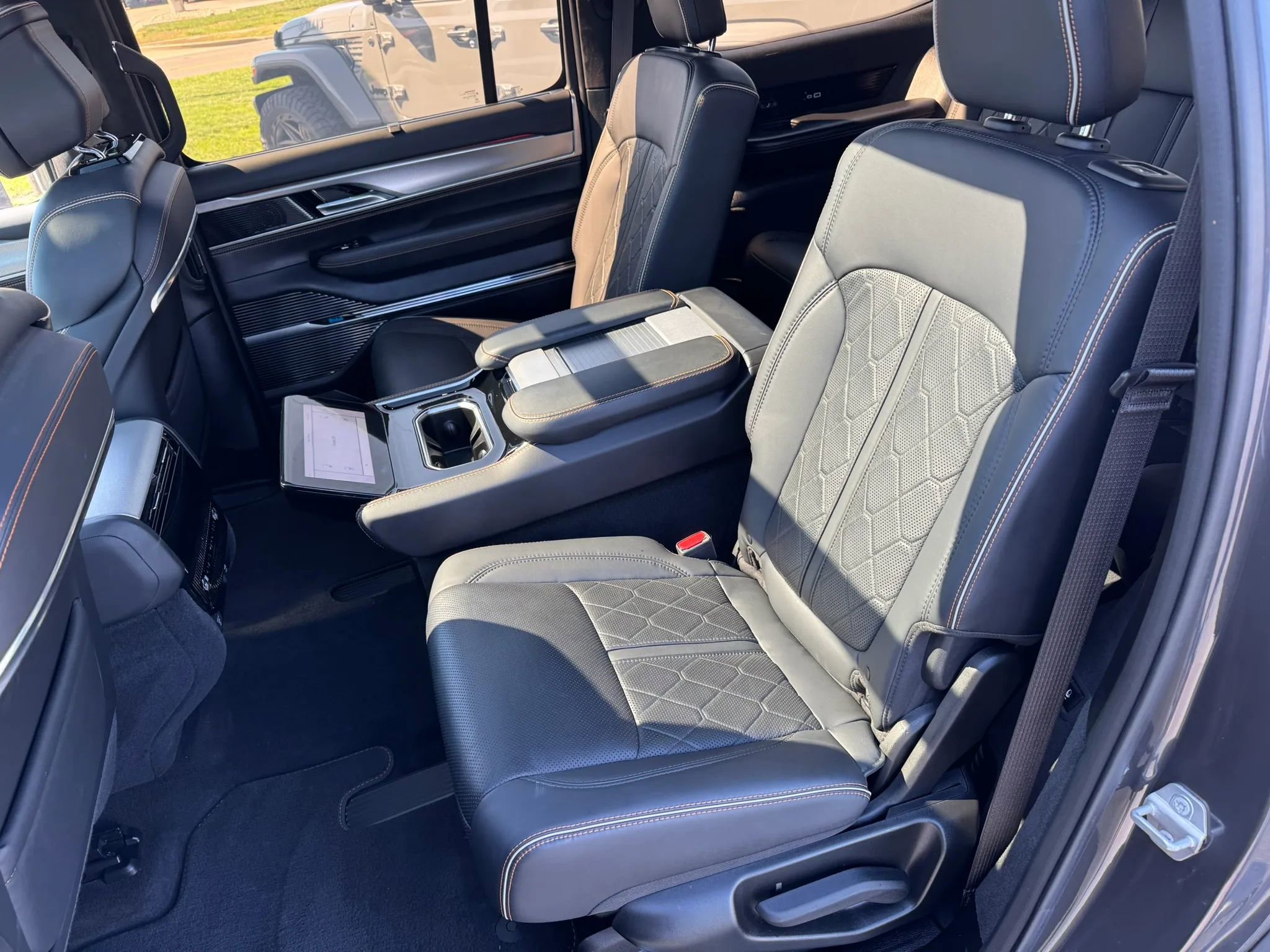 Used 2023 Jeep Grand Wagoneer Series III image 6