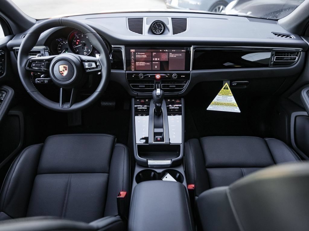 Certified 2026 Porsche Macan AWD/4WD image 33