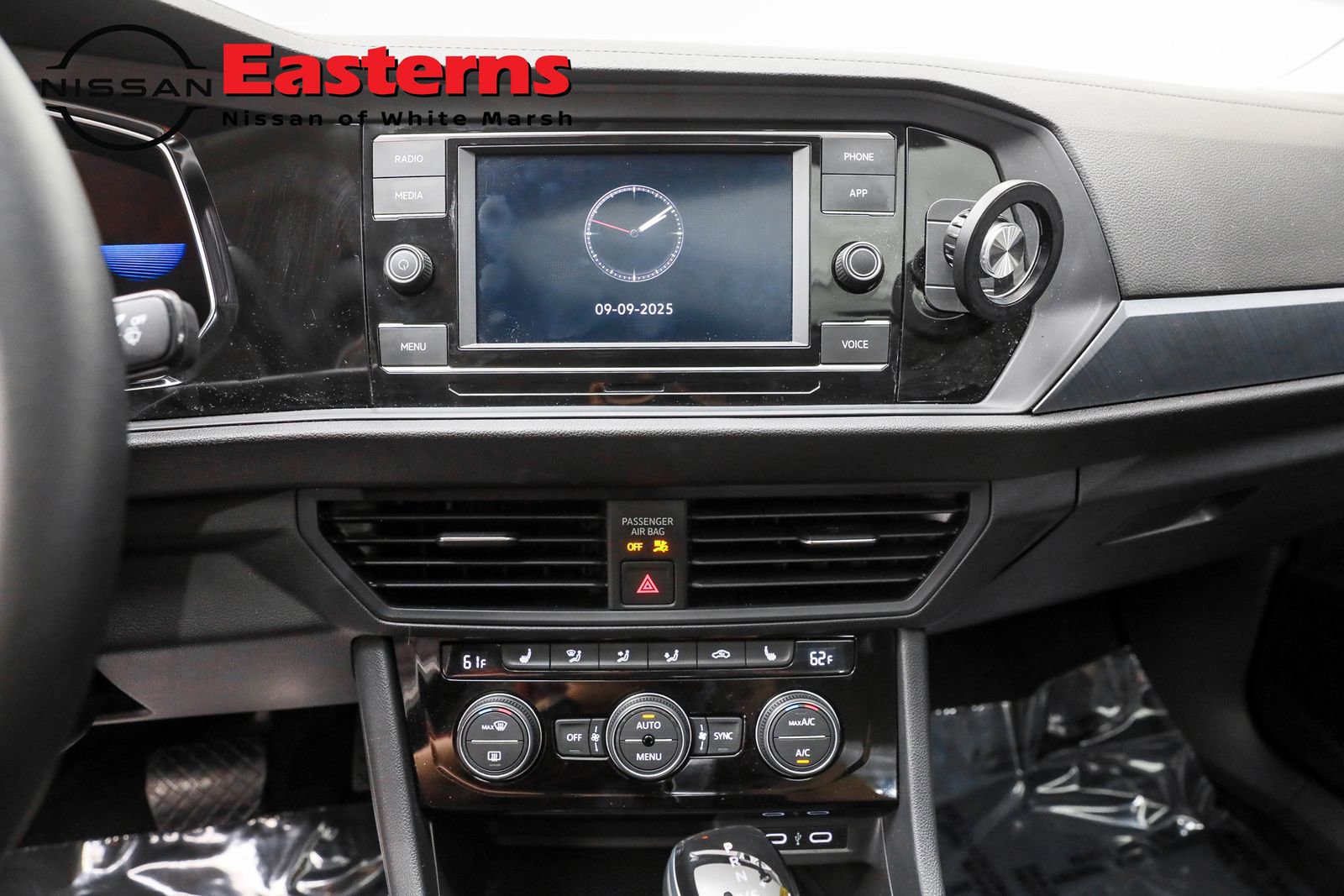Used 2023 Volkswagen Jetta SE w/ Panoramic Sunroof Package image 12