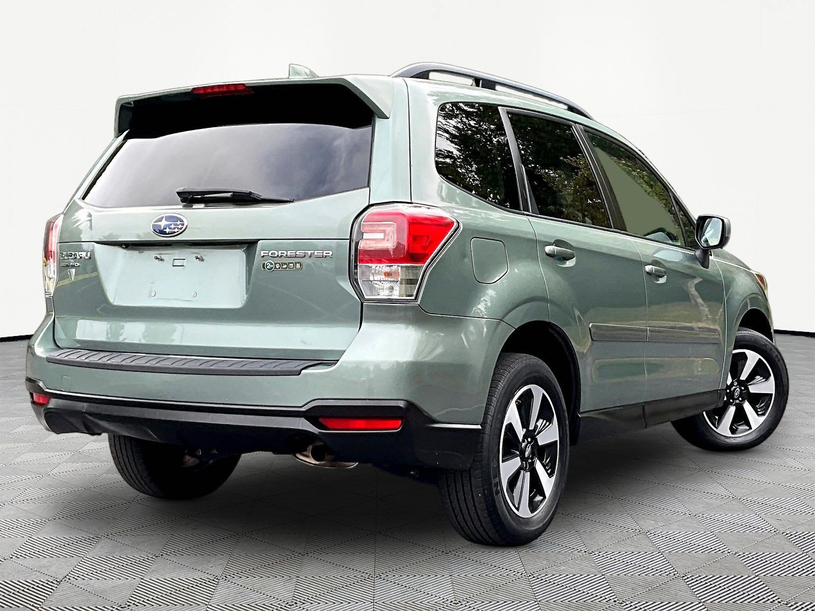 Used 2018 Subaru Forester 2.5i Premium w/ All-Weather Package AWD/4WD image 6