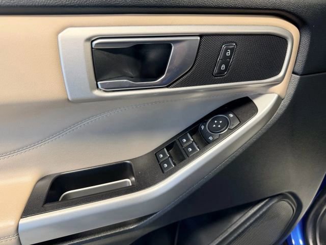 Used 2022 Ford Explorer XLT w/ Equipment Group 202A image 6