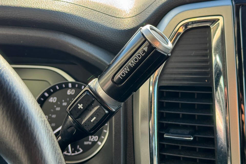 Used 2021 Nissan Titan SV w/ Accessory Utility Package image 28