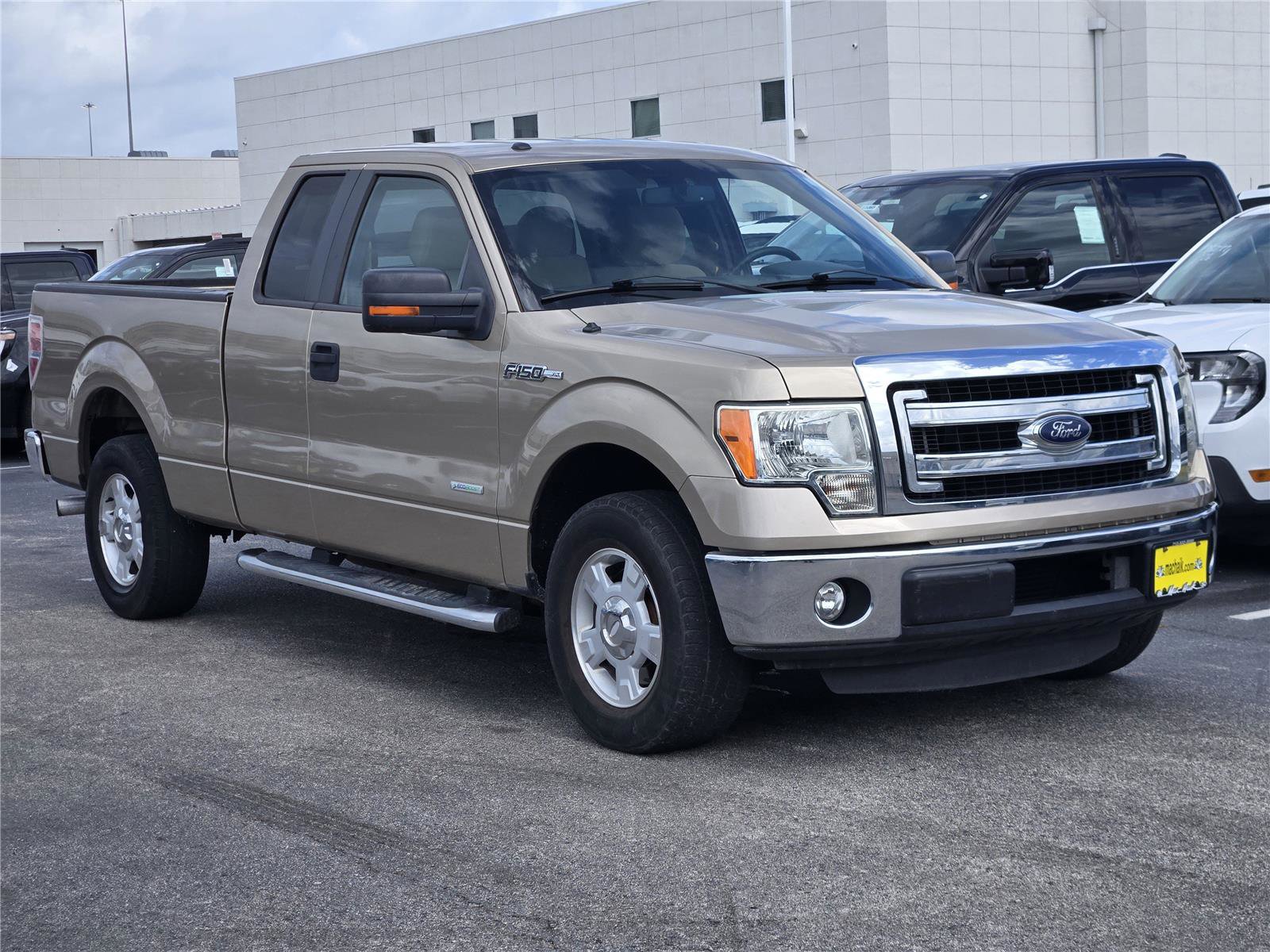 Used 2013 Ford F150 XLT w/ Mid Equipment Group RWD image 3