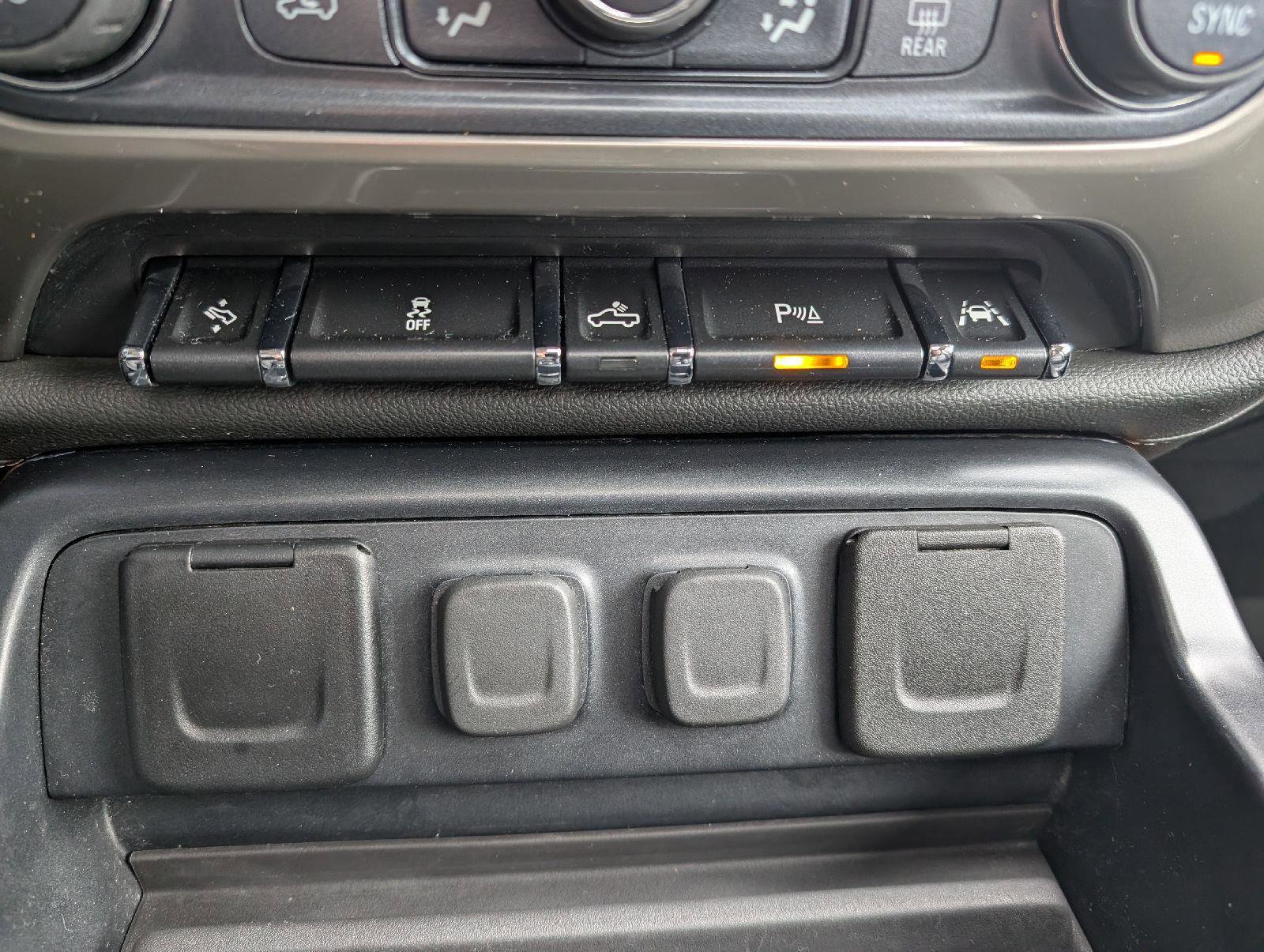 Used 2018 Chevrolet Silverado 1500 High Country image 16