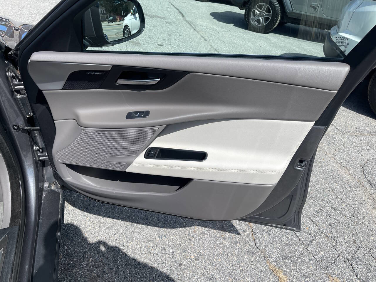 Used 2017 Jaguar XE Prestige image 20