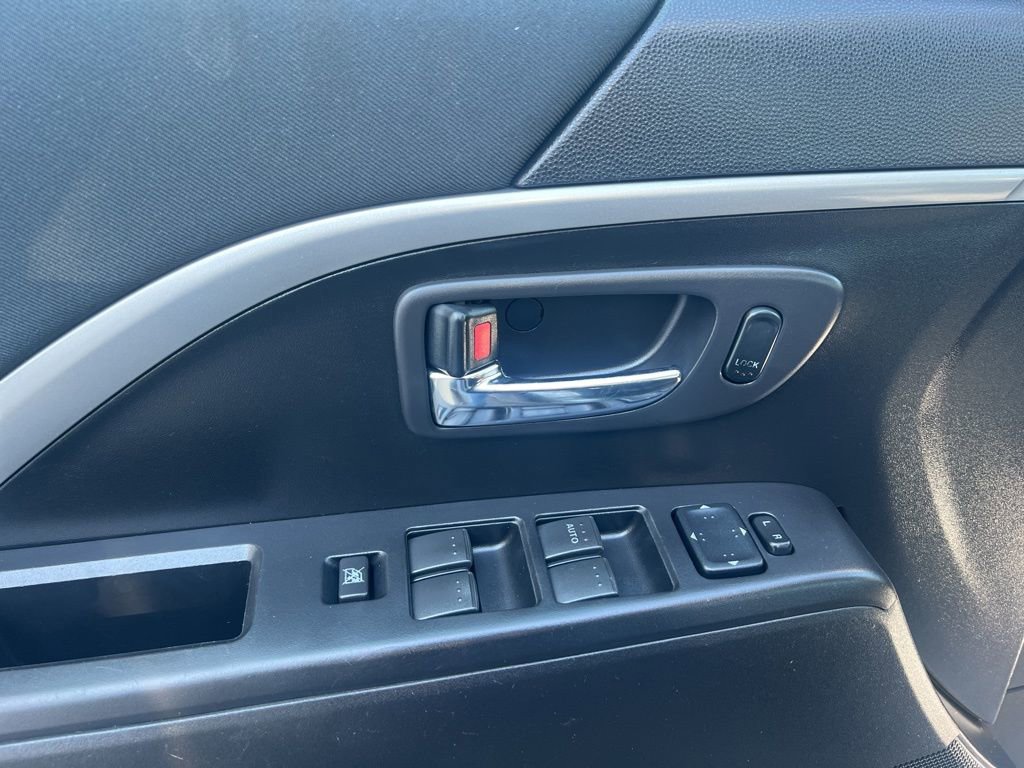 Used 2014 MAZDA MAZDA5 Sport image 8