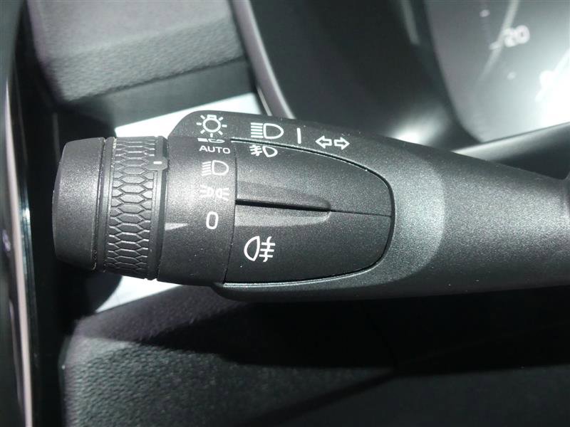 Used 2021 Volvo XC40 T5 Momentum w/ Climate Package image 35