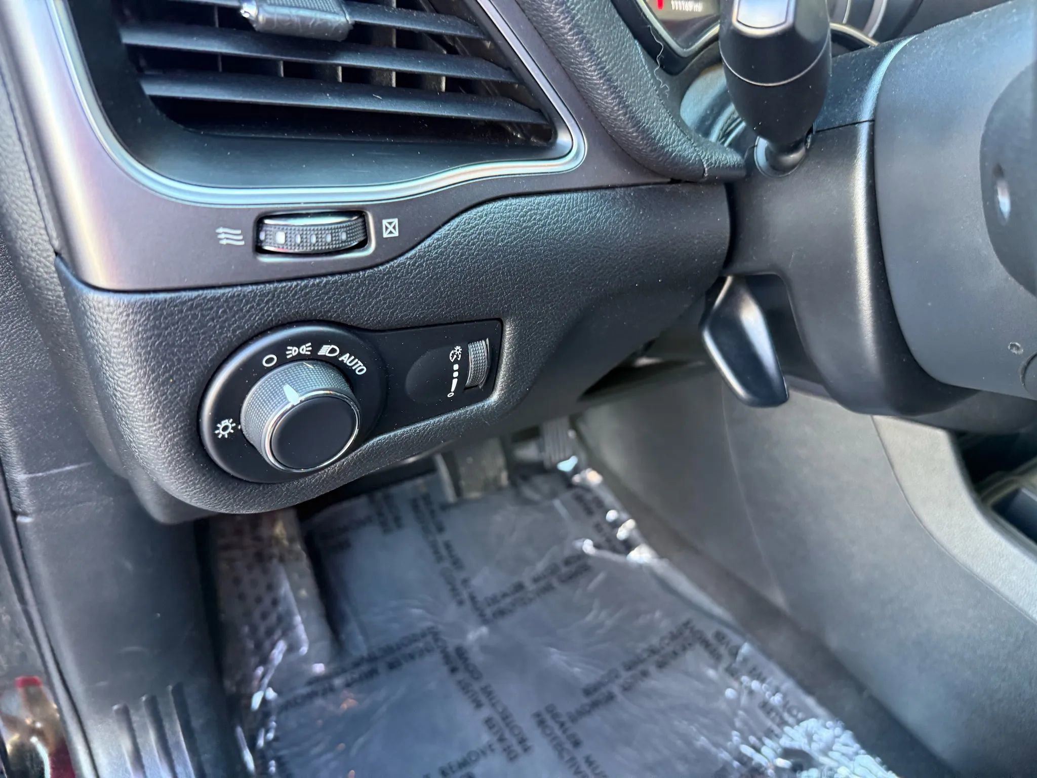 Used 2020 Jeep Cherokee Latitude image 9