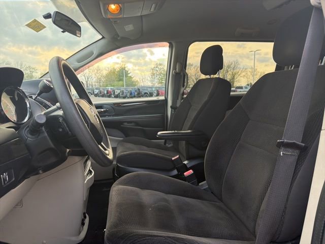 Used 2018 Dodge Grand Caravan SE image 18