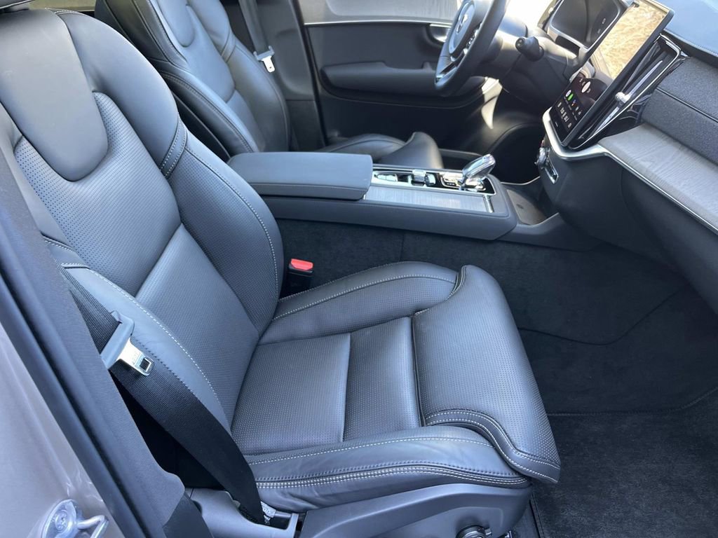 Used 2025 Volvo XC90 B6 Ultra image 24