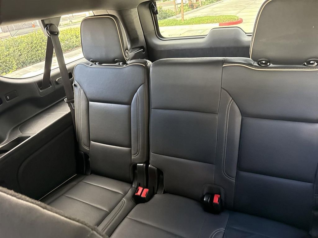 Used 2024 Chevrolet Suburban Premier image 33