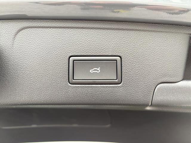 New 2026 Volkswagen Atlas Cross Sport SE image 9