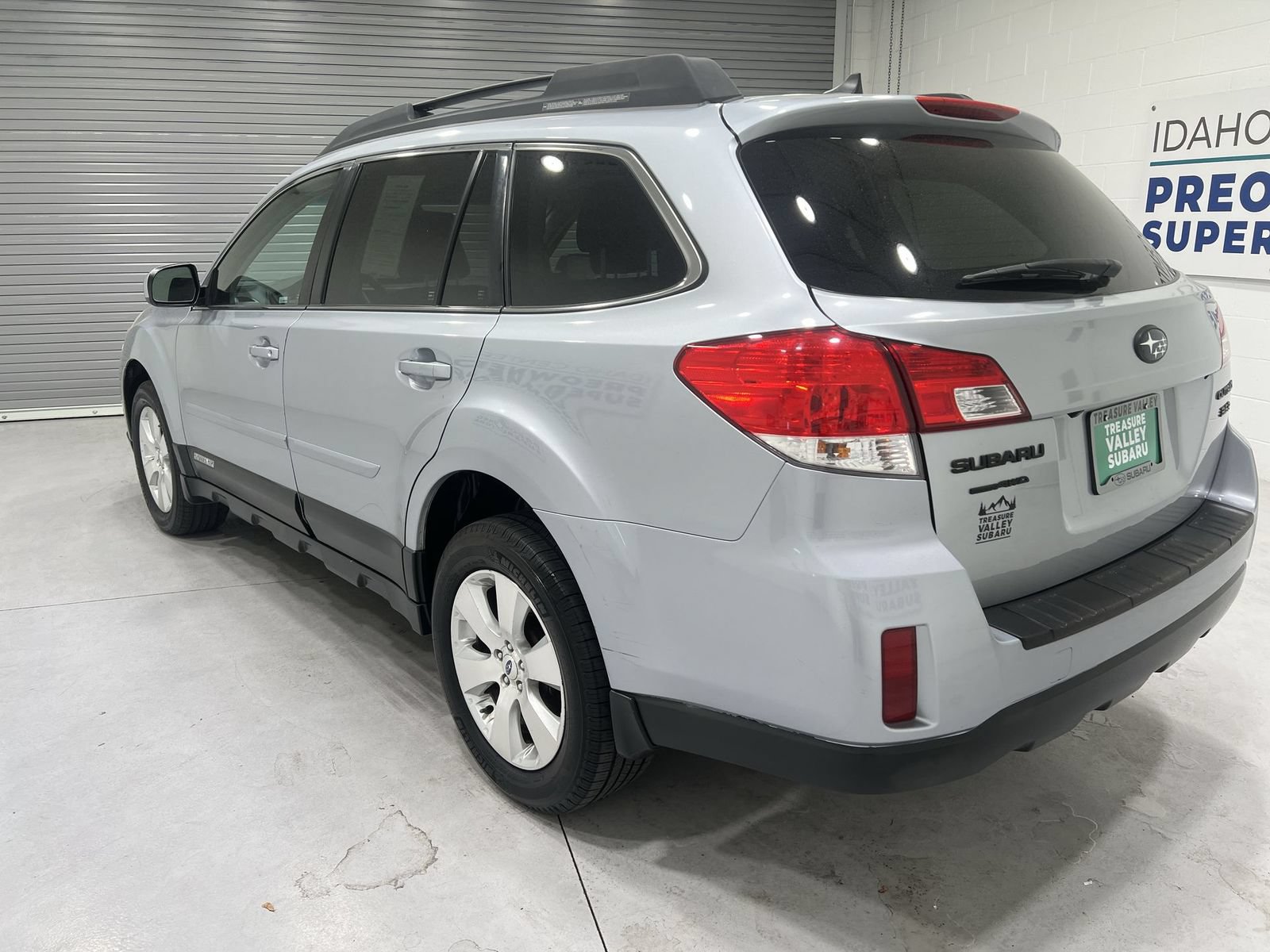 Used 2012 Subaru Outback 3.6R Limited w/ Moonroof Pkg AWD/4WD image 6