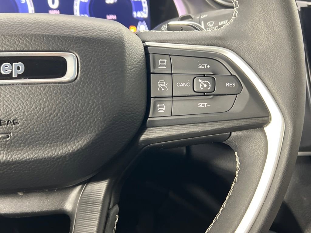 Used 2023 Jeep Grand Cherokee Altitude image 10