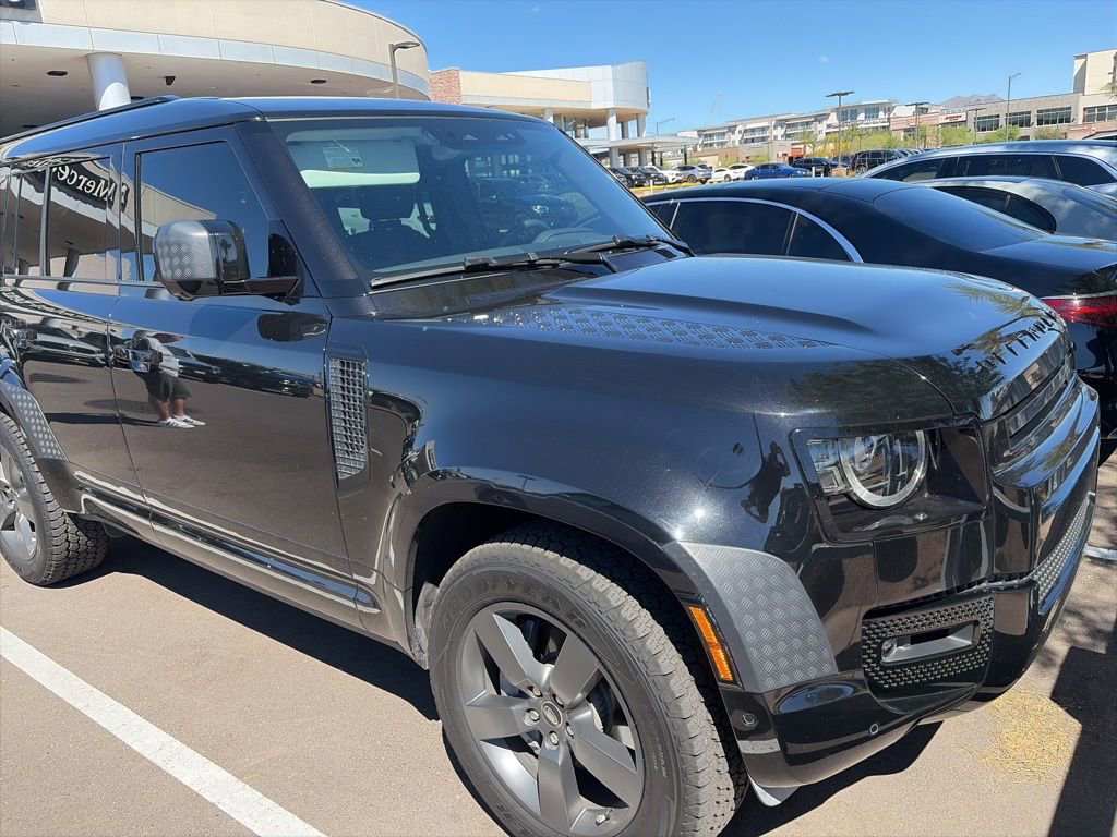 Used 2025 Land Rover Defender 130 X-Dynamic SE image 2