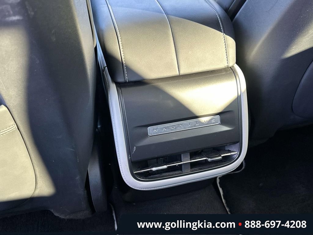 Used 2024 Lincoln Nautilus Premier image 10