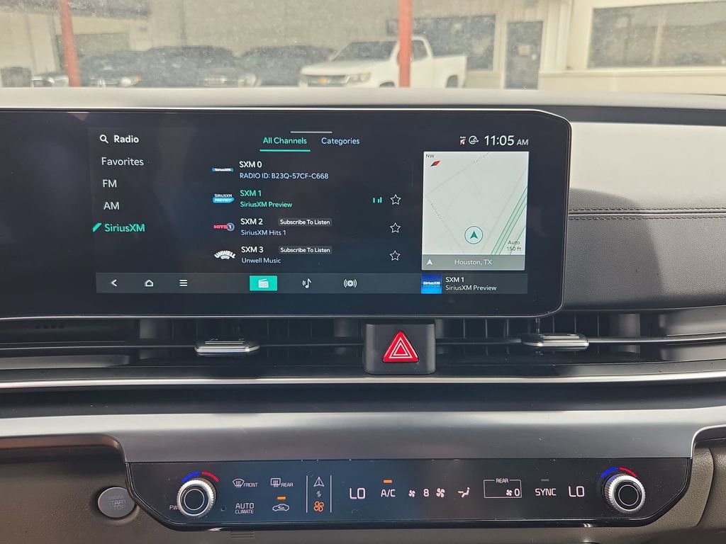 Used 2025 Kia Carnival FWD image 18