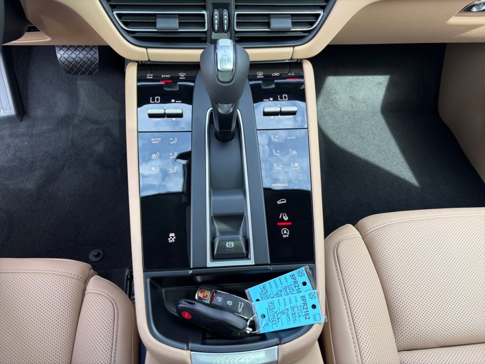 New 2026 Porsche Macan AWD/4WD image 21