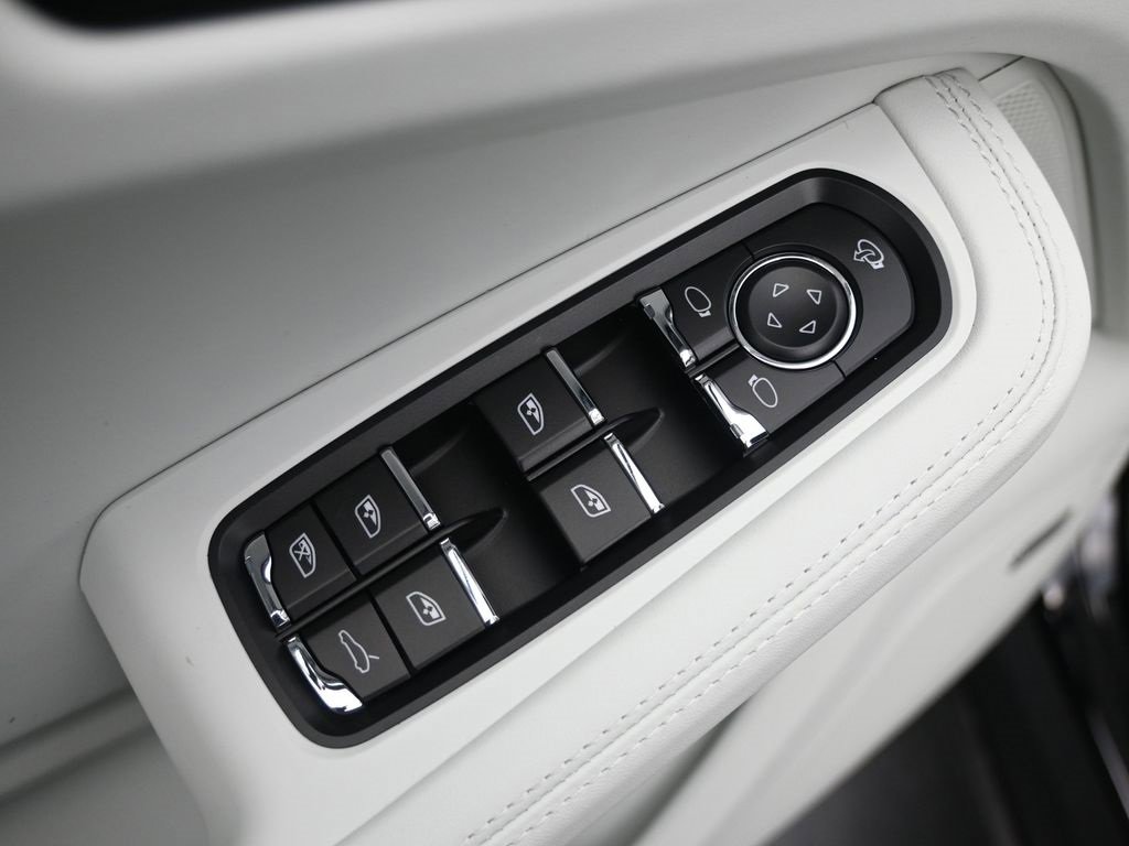 New 2025 Porsche Macan S image 19