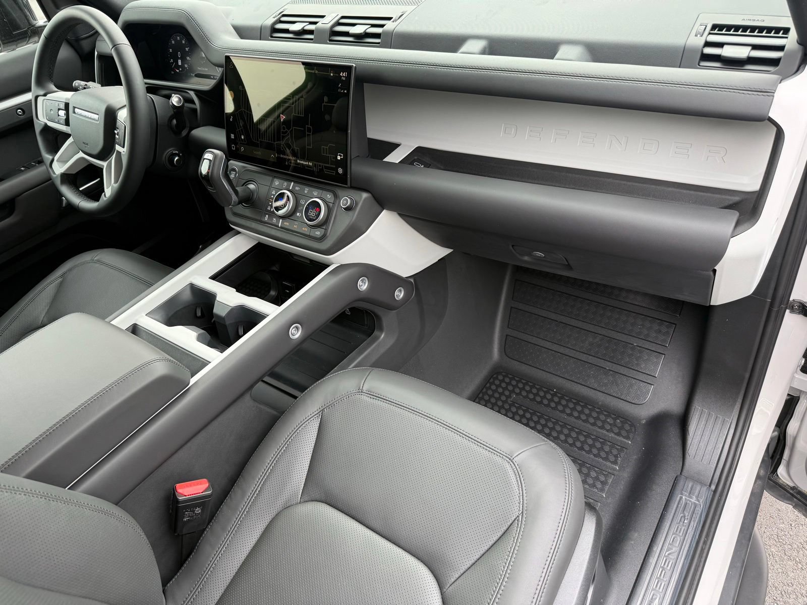 New 2026 Land Rover Defender 110 X-Dynamic SE AWD/4WD image 17
