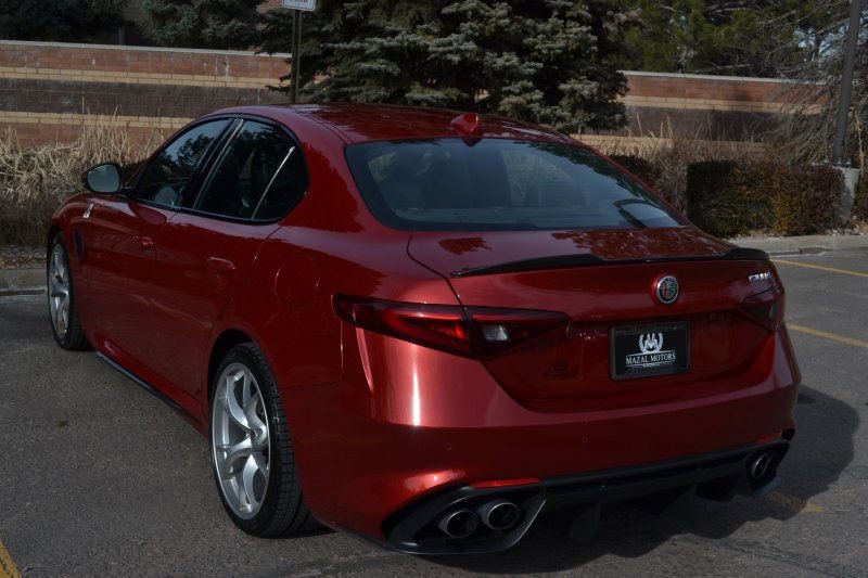 Used 2018 Alfa Romeo Giulia Quadrifoglio image 9