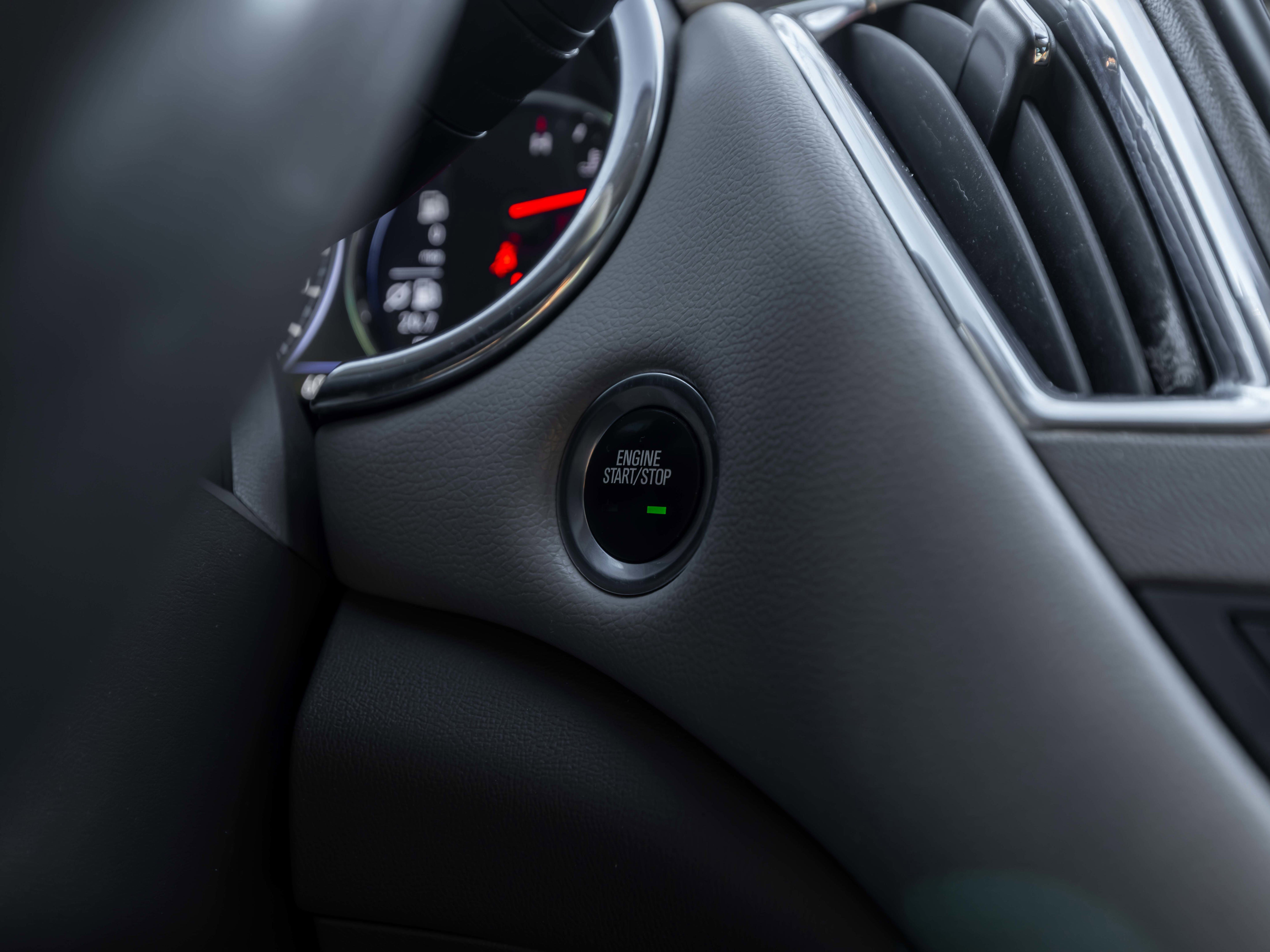 Used 2019 Chevrolet Malibu Premier w/ Sun and Wheel Package image 9