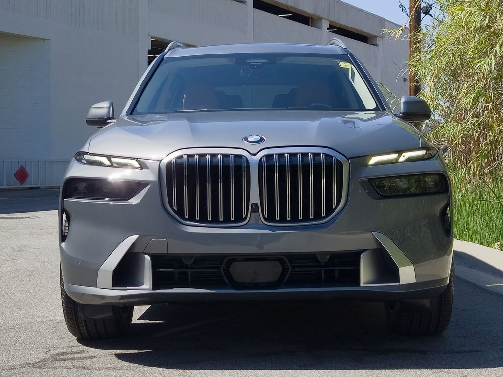 Used 2023 BMW X7 xDrive40i w/ Premium Package image 3