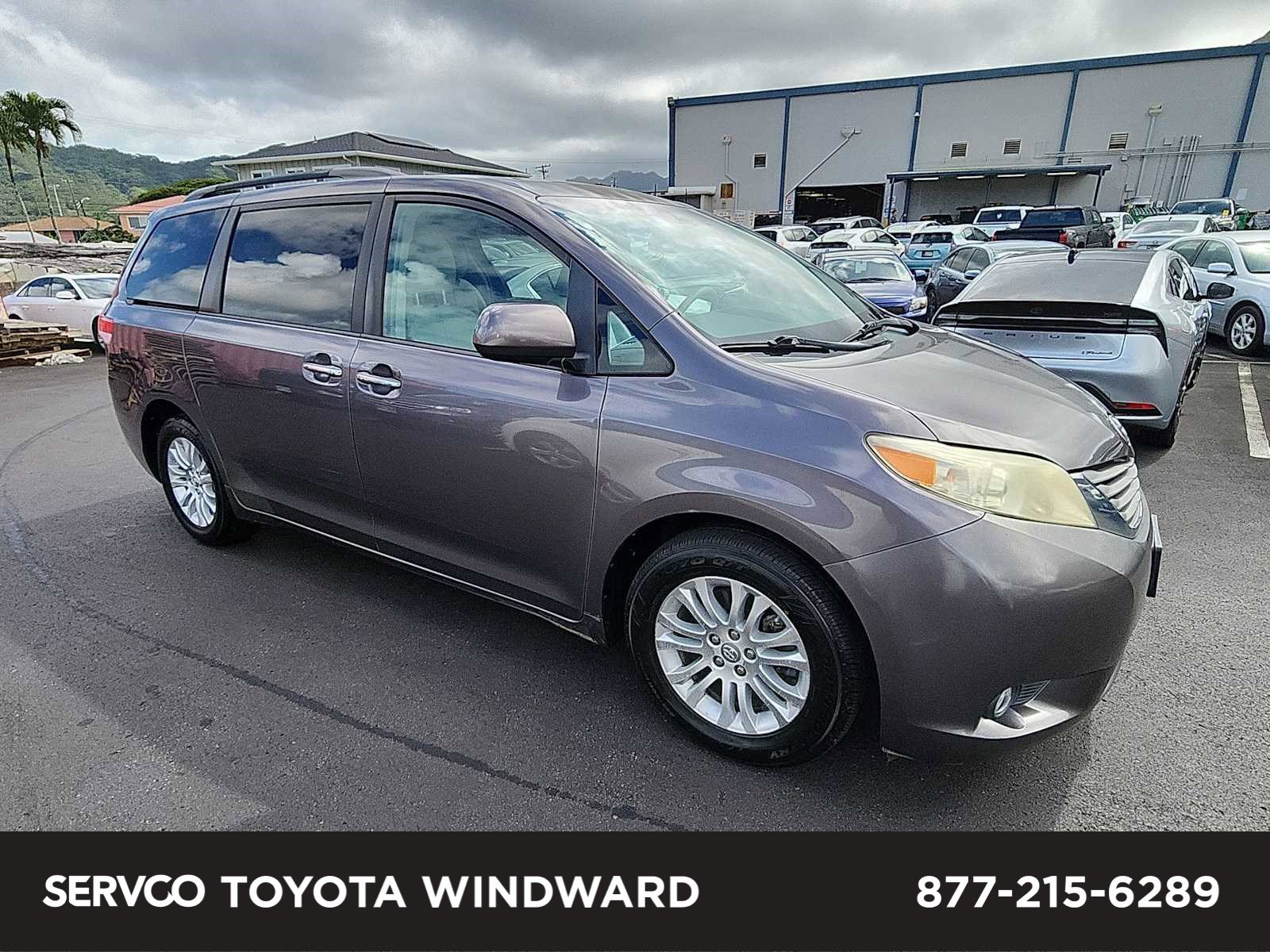 Used 2012 Toyota Sienna XLE image 1