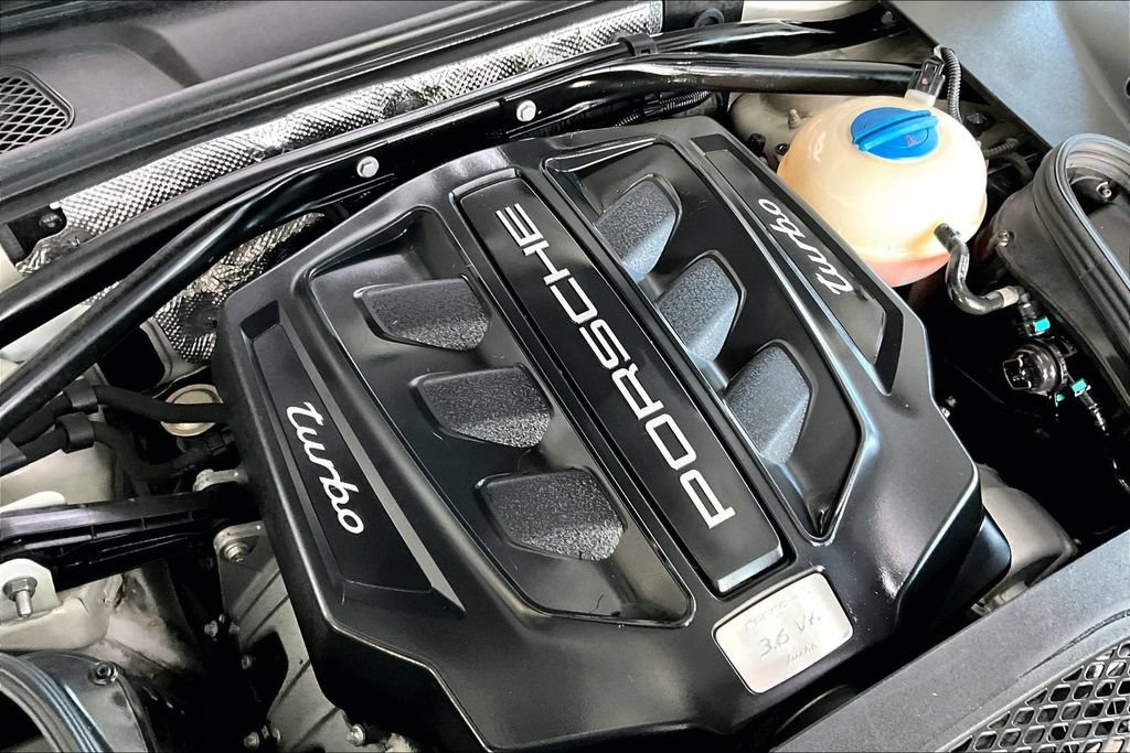 Used 2015 Porsche Macan Turbo AWD/4WD image 31