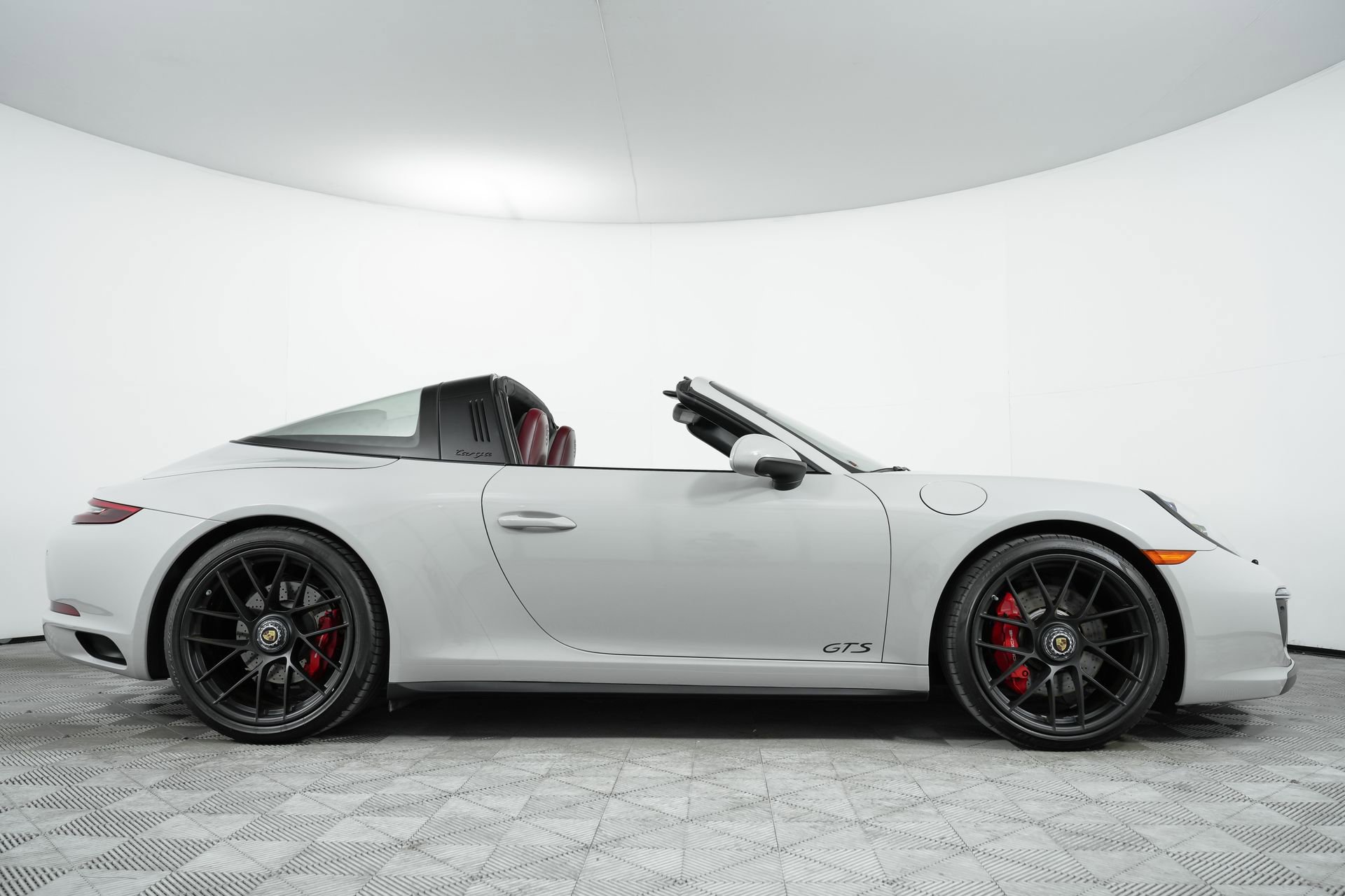 Used 2018 Porsche 911 Targa 4 GTS image 10