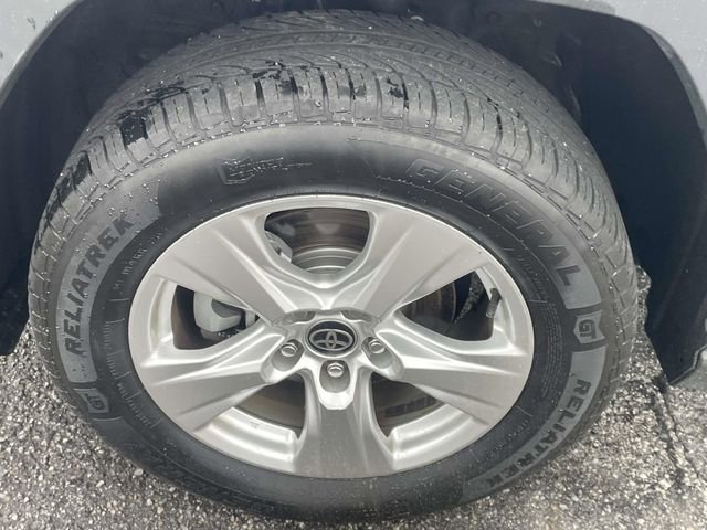 Used 2021 Toyota RAV4 XLE w/ Convenience Package image 11