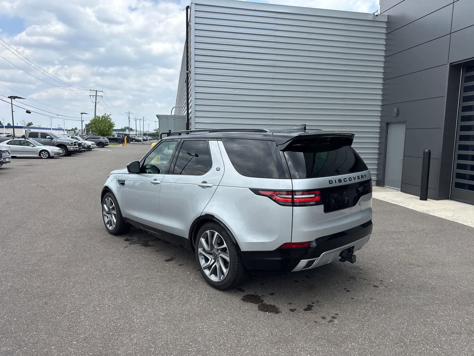 Used 2020 Land Rover Discovery Landmark AWD/4WD image 3