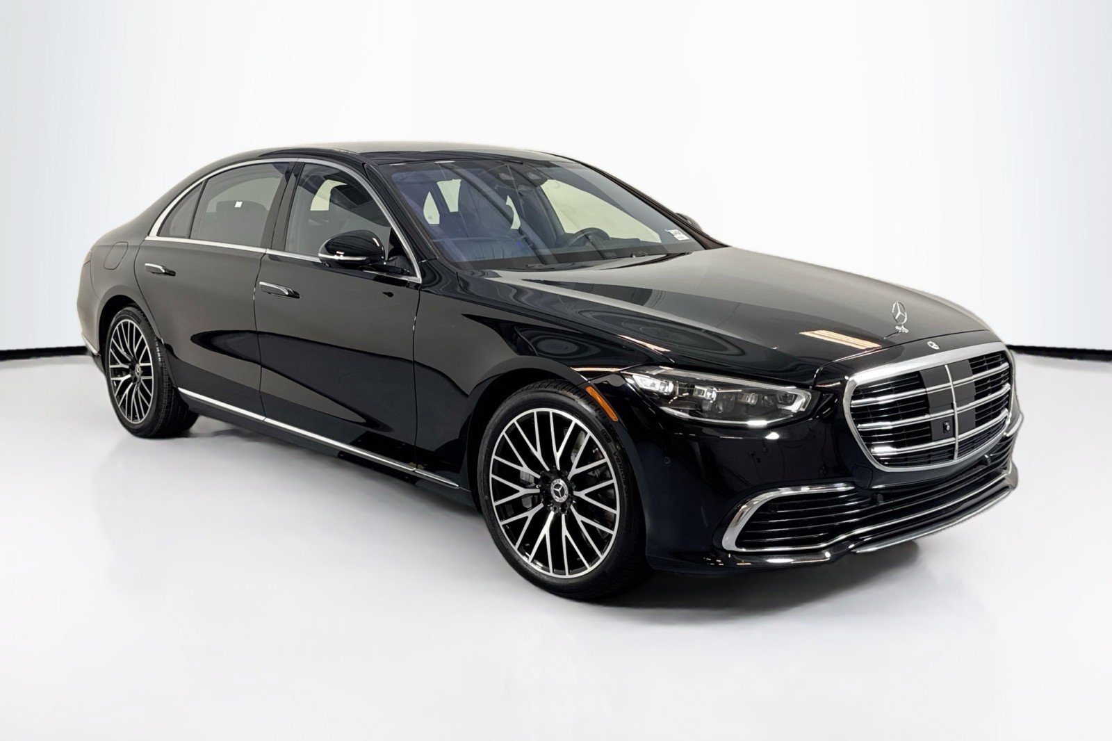 Used 2023 Mercedes-Benz S 500 4MATIC image 3