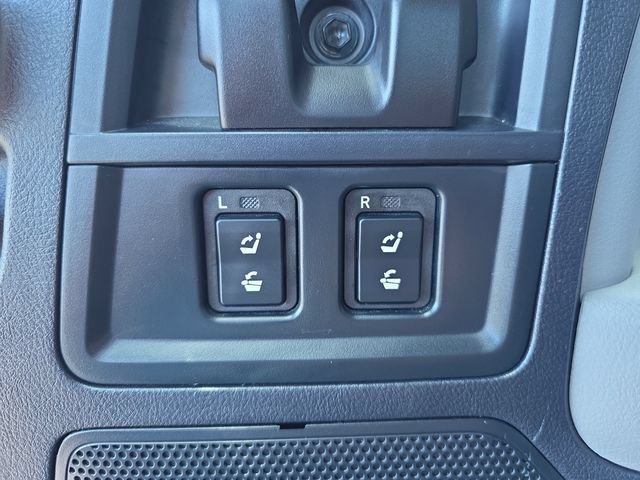 Used 2021 Toyota Sequoia Platinum AWD/4WD image 31