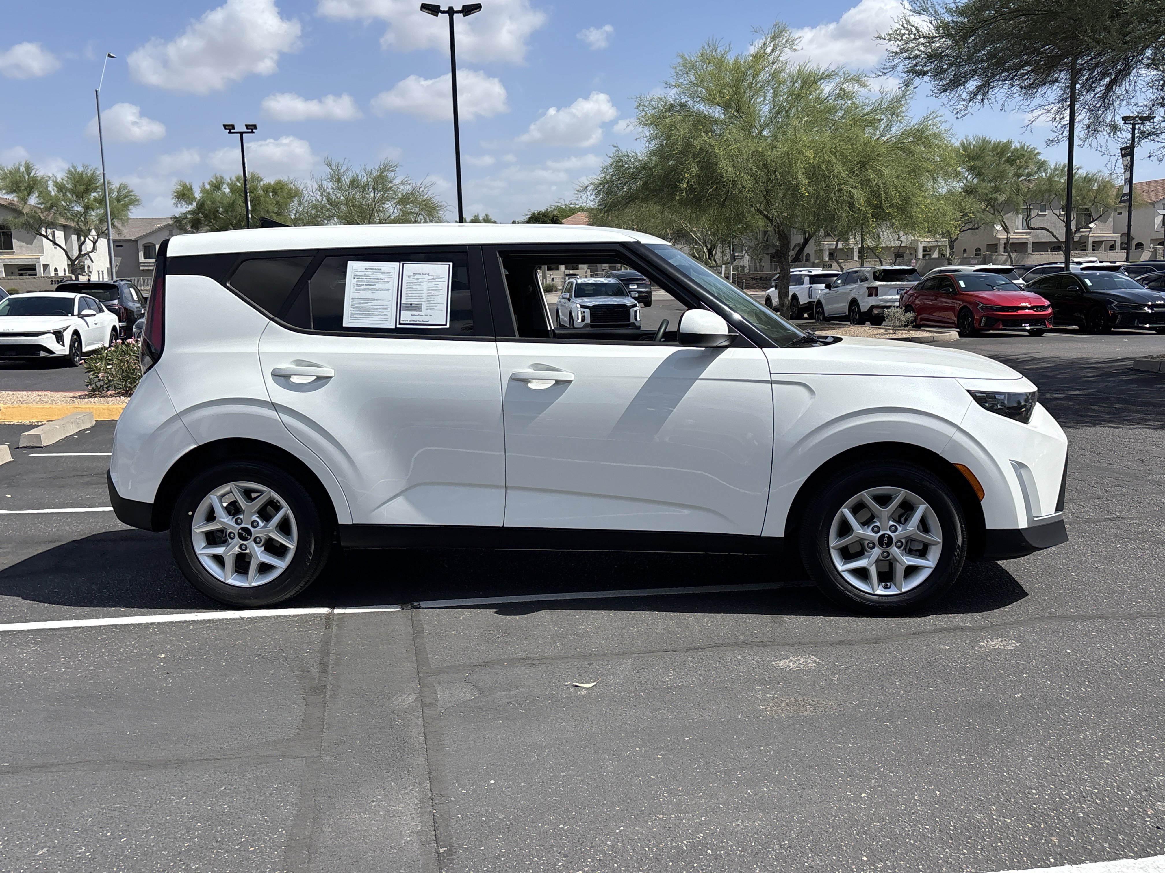 Certified 2025 Kia Soul LX w/ LX Technology Package FWD image 2