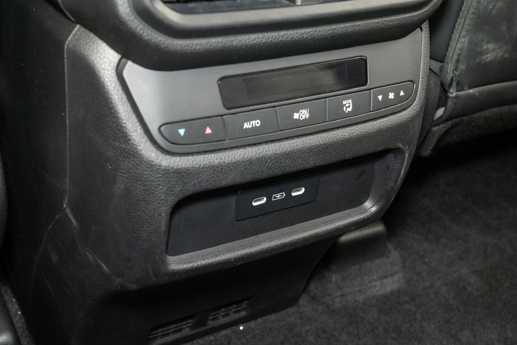 Used 2025 Honda Pilot EX-L image 32