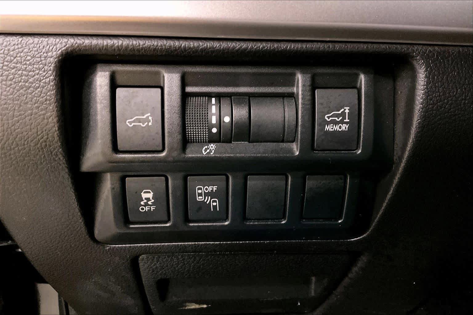 Used 2016 Subaru Outback 2.5i Limited AWD/4WD image 33