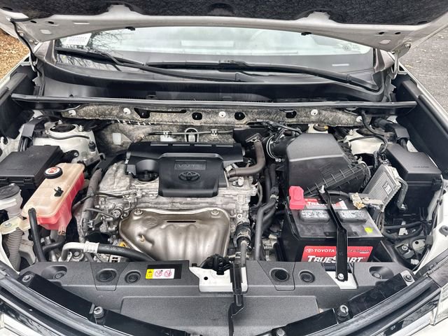 Used 2018 Toyota RAV4 LE image 32