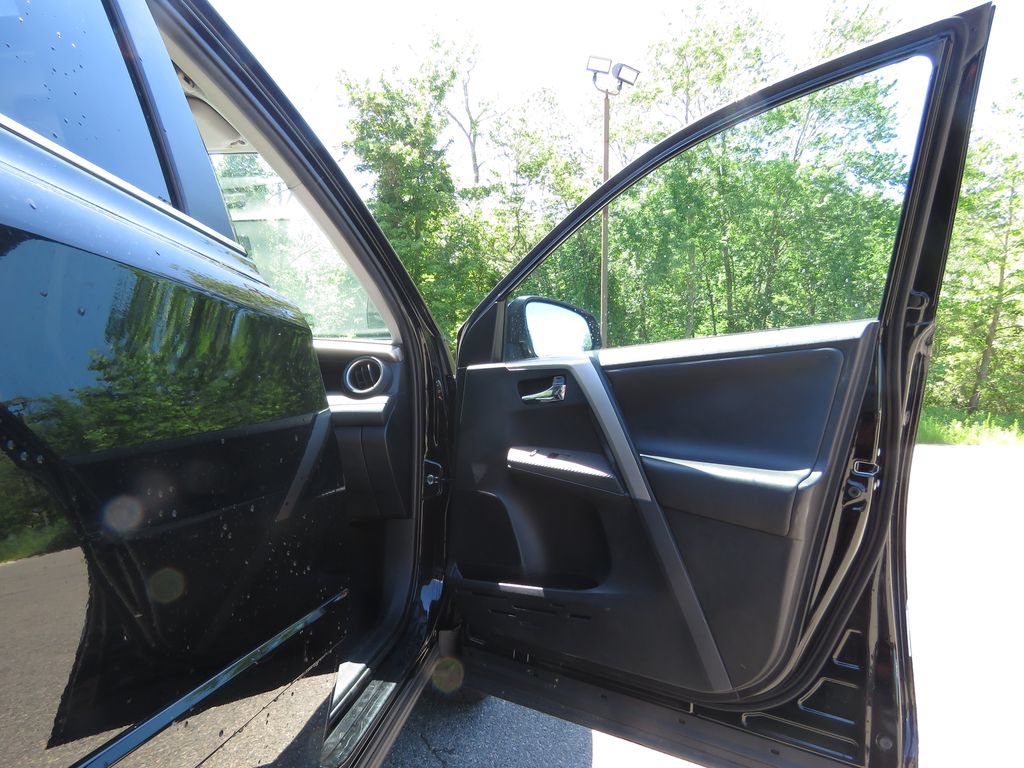Used 2015 Toyota RAV4 Limited AWD/4WD image 12