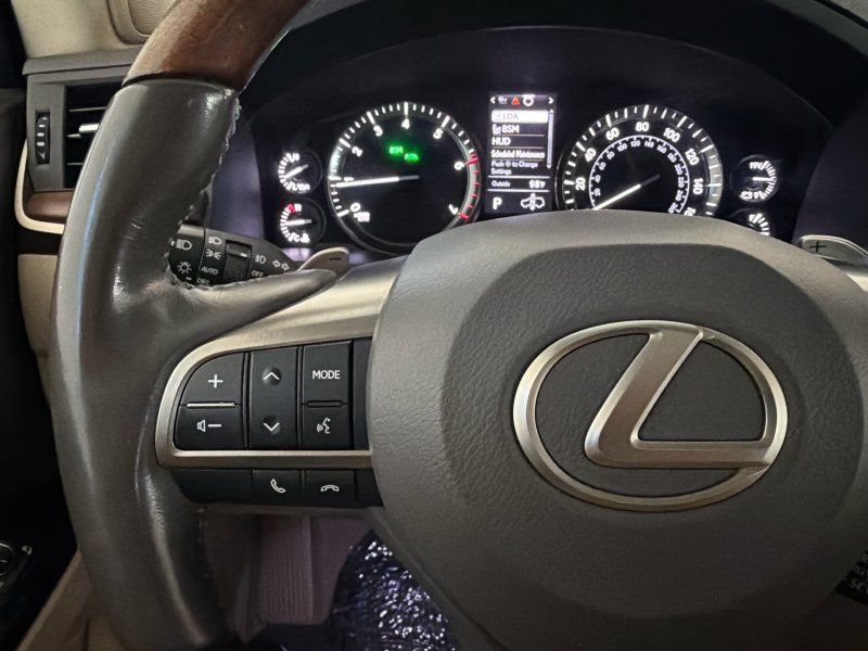 Used 2016 Lexus LX 570 4WD w/ Luxury Package image 31