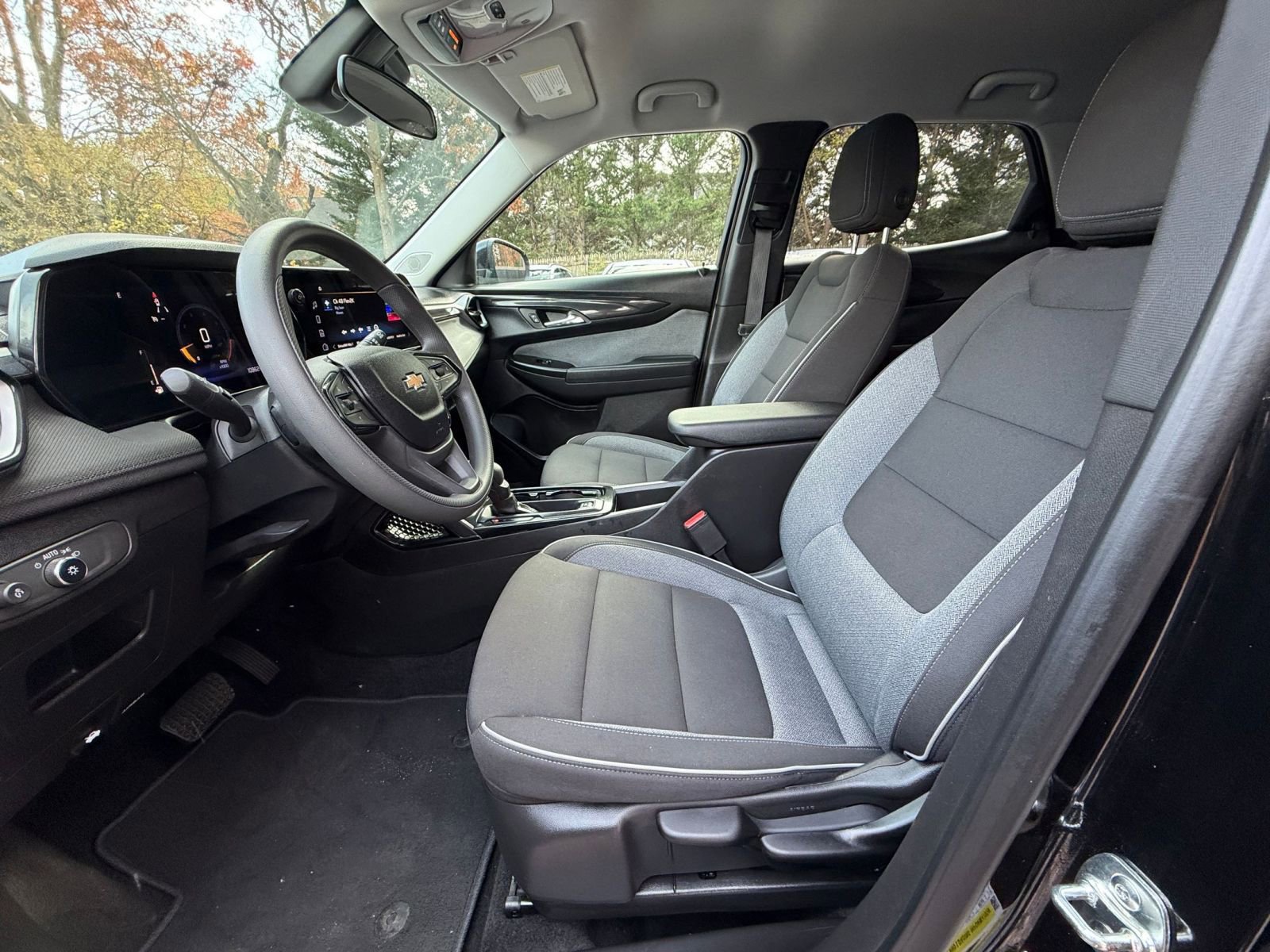 Used 2025 Chevrolet TrailBlazer LT image 24