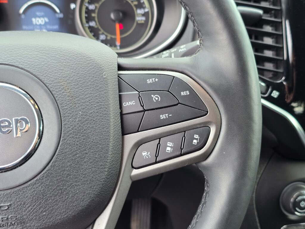 Used 2019 Jeep Cherokee Limited w/ Technology Group image 19