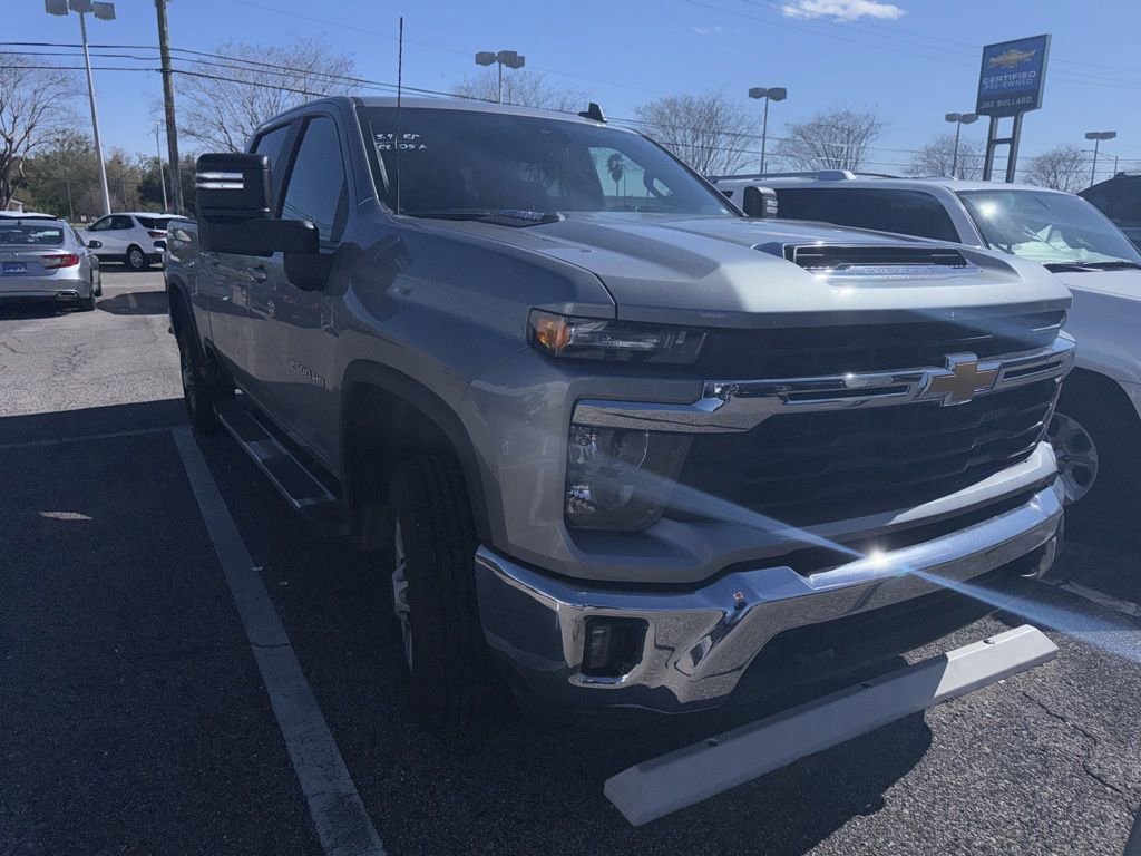 Used 2025 Chevrolet Silverado 2500 LT w/ Convenience Package image 3