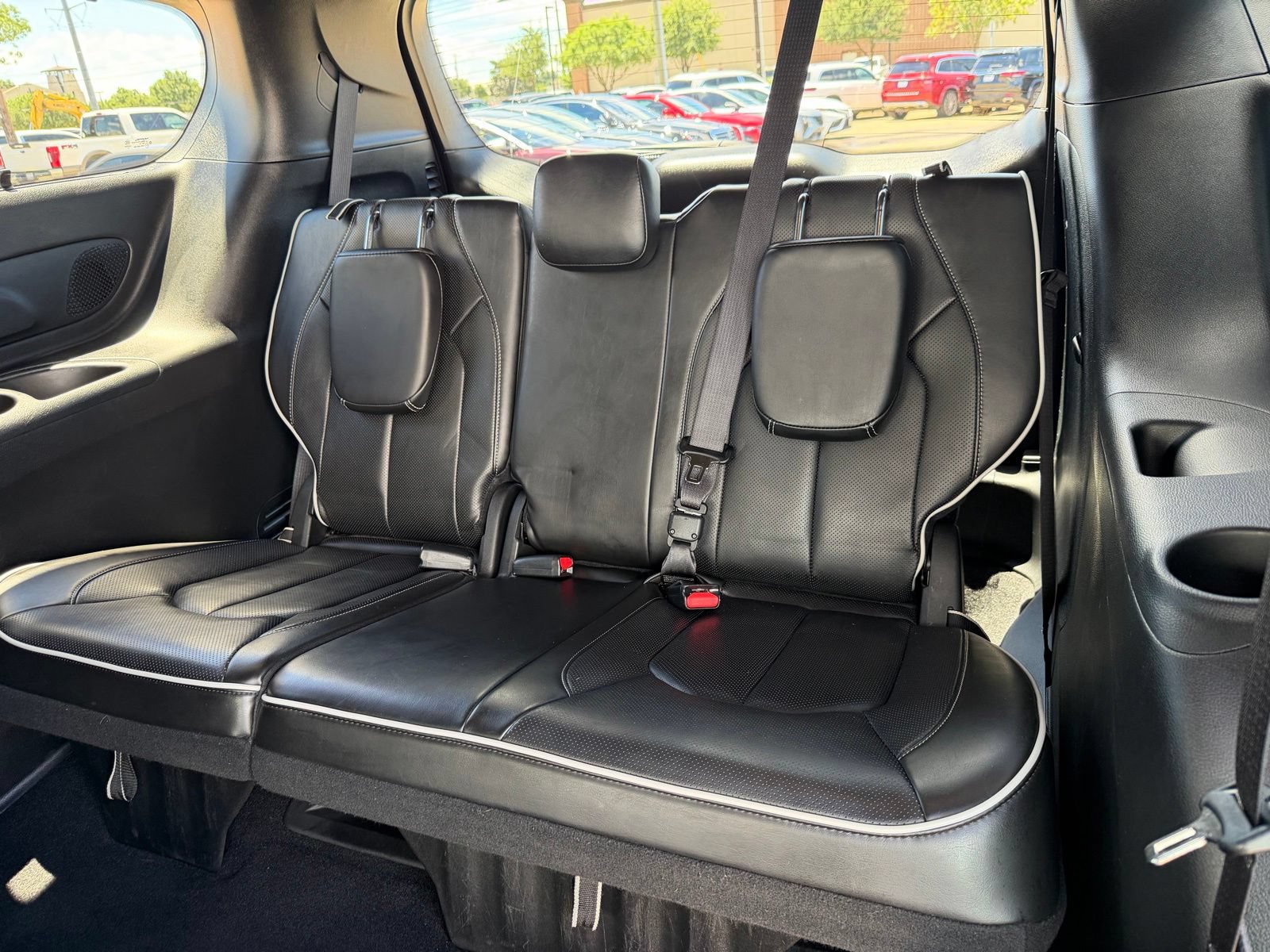 Used 2025 Chrysler Pacifica Limited FWD image 23